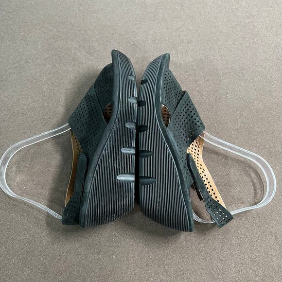 Clarks Reedly Black Criss Cross Nubuck Wedge Sandal Women's Size 7 - Picture 10 of 12